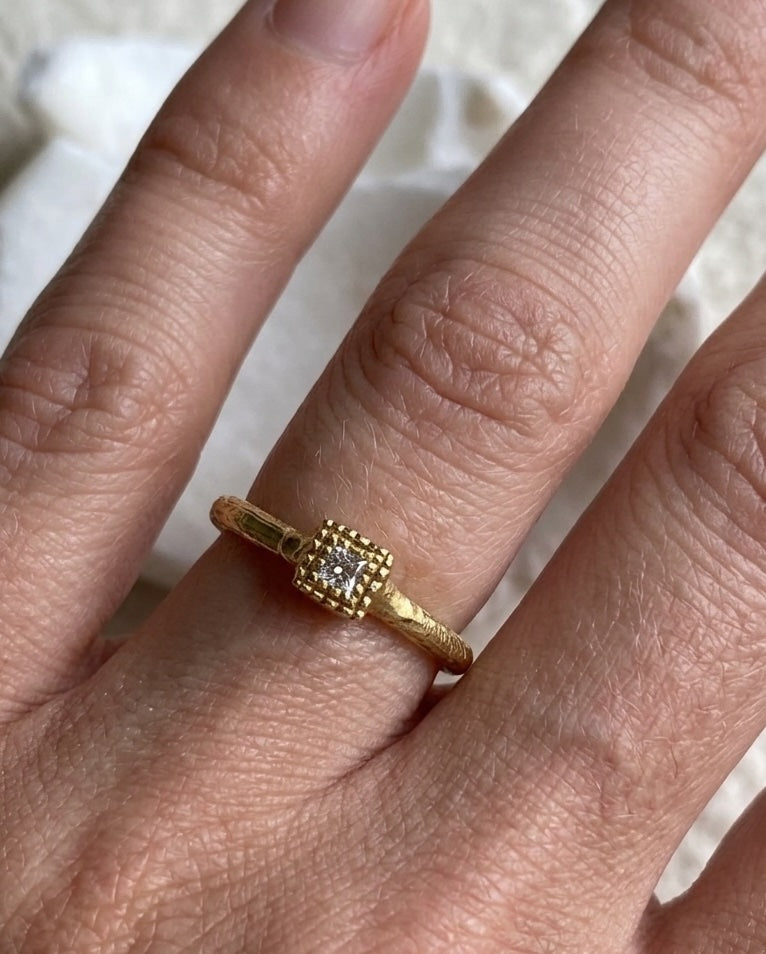 Anillo oro y diamante