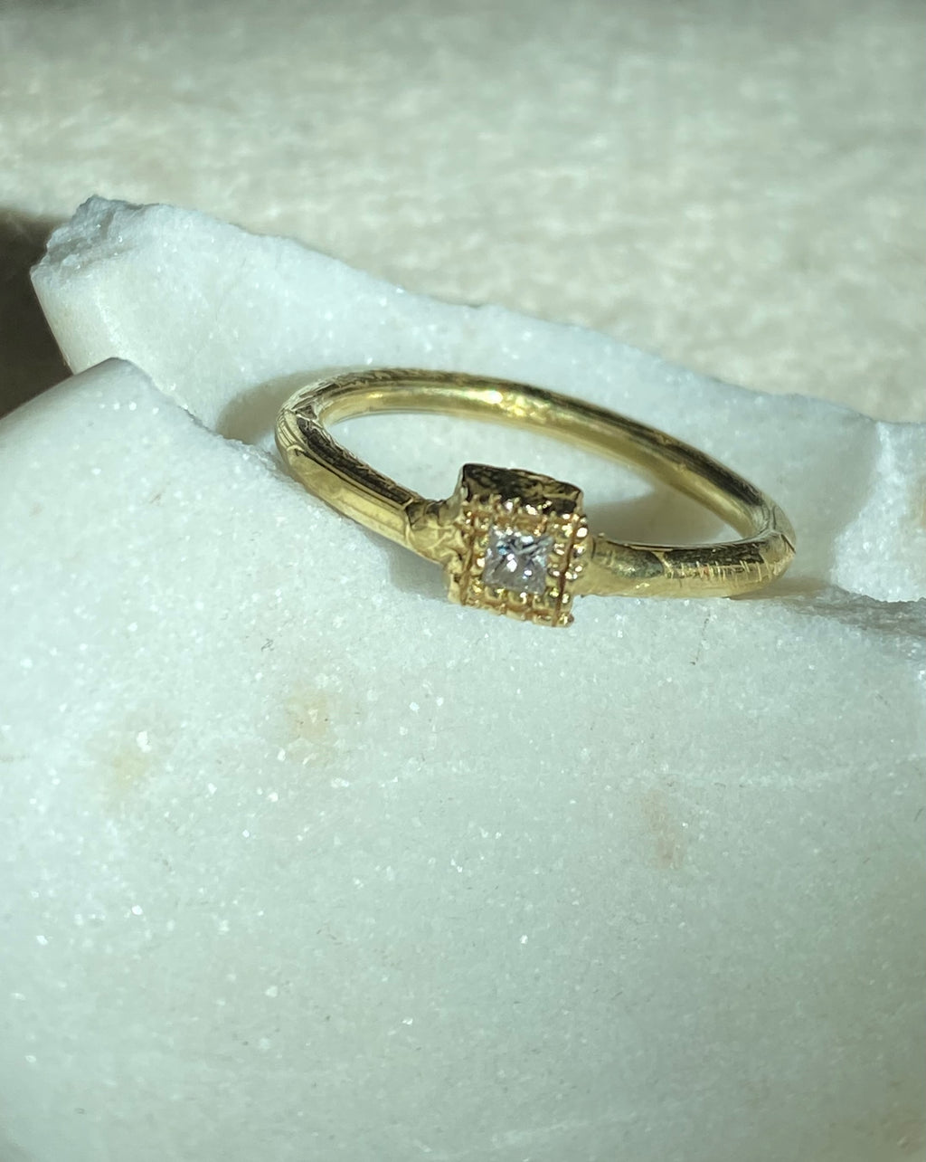 Anillo oro y diamante