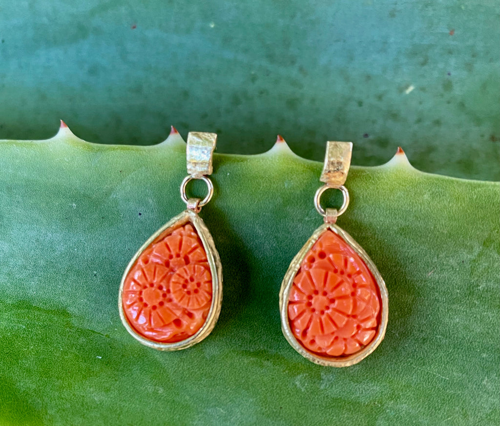 Pendiente de oro y coral