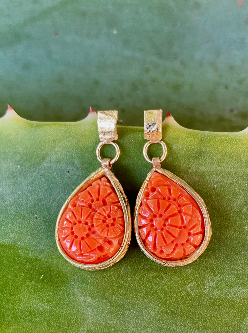 Pendiente de oro y coral