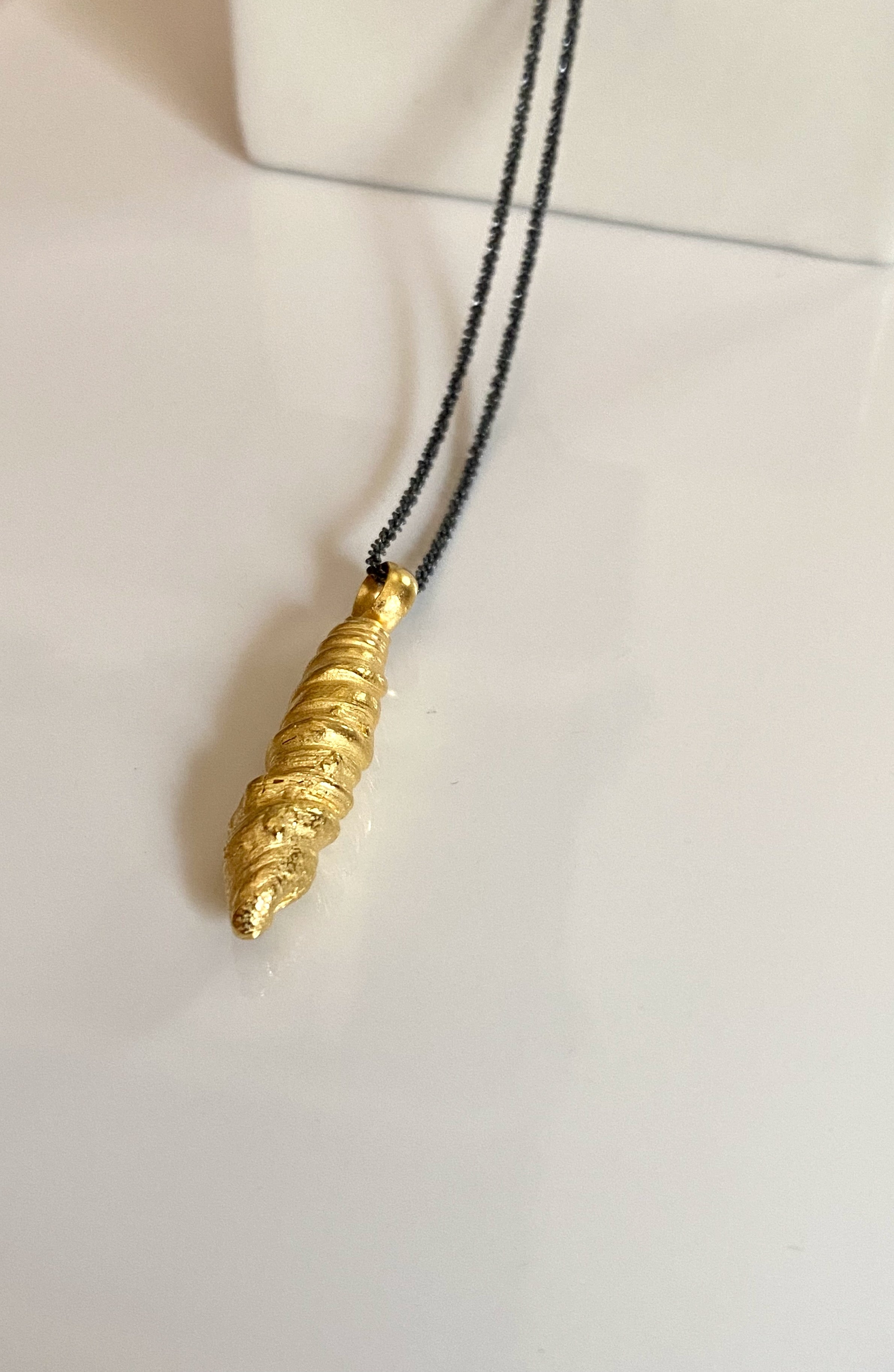Colgante Mitsu dorado
